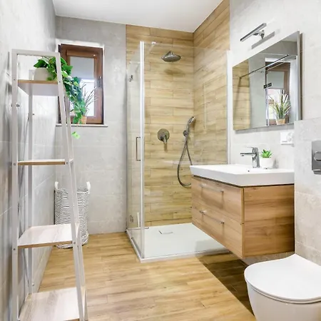 Park B Piamola, Bezplatne Solarium *